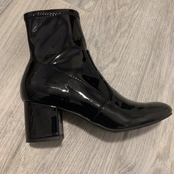 Unisa Shoes - LIKE NEW! Women's Unisa Black Patent Leather 3/4 Boot - 6.5